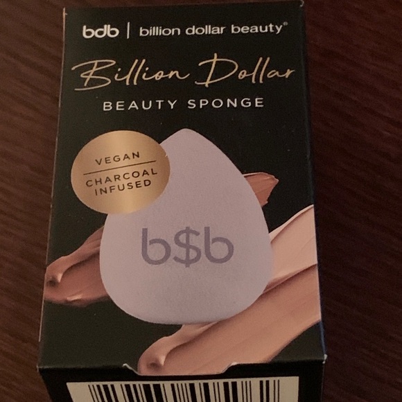 NIB Billion Dollar Beauty Sponge with charcoal - Picture 2 of 2